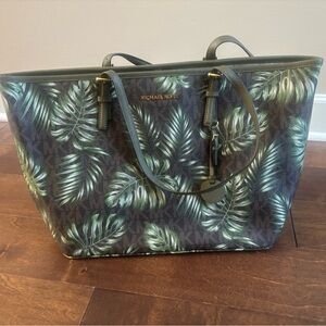Michael Kors Jet Set Travel Large Carryall Leaf Print Tote